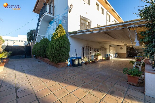 Más detalles de Camino de Purchil, 1, Granada - Local en venta
