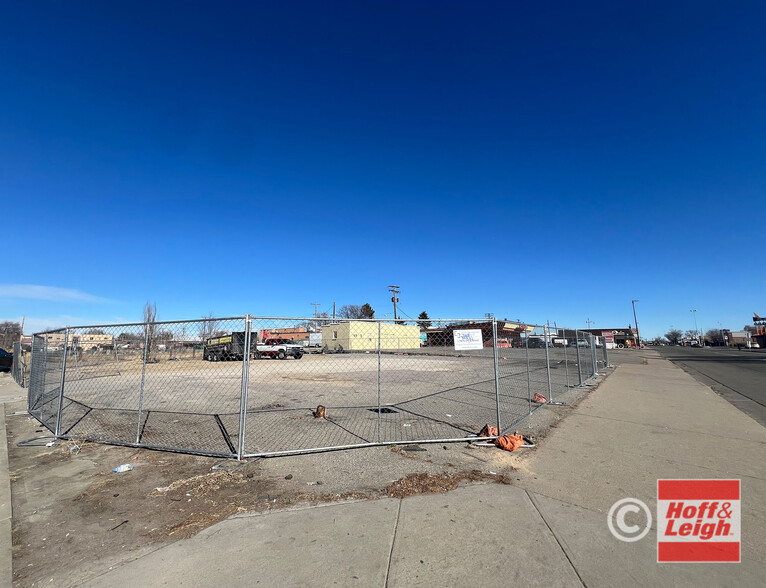 9005 E Colfax Ave, Aurora, CO en venta - Foto del edificio - Imagen 2 de 3