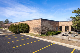 950-990 Corporate Woods Pky, Vernon Hills, IL en alquiler Foto del edificio- Imagen 2 de 3