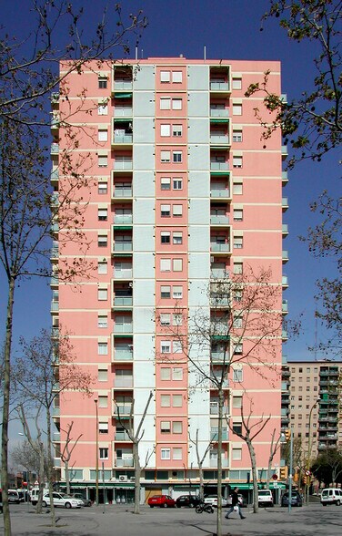 Edificio residencial en Barcelona, Barcelona en venta - Foto del edificio - Imagen 3 de 8