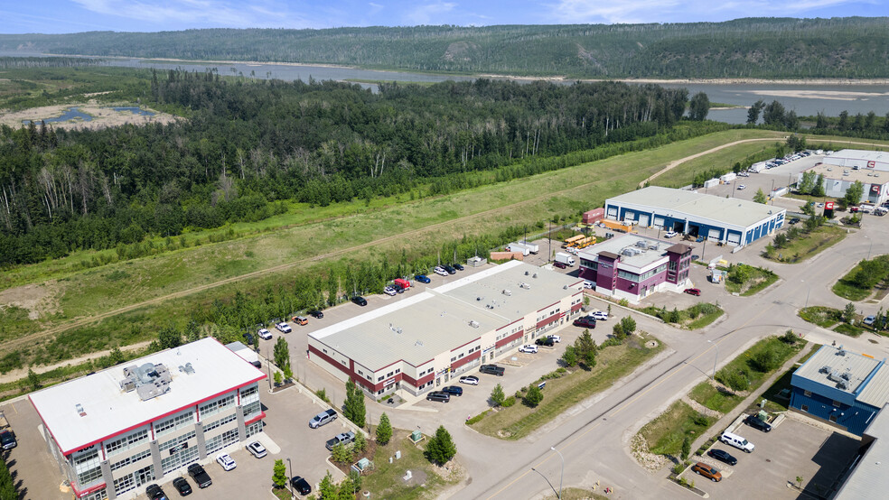 380 Taiganova Cres, Fort McMurray, AB en venta - Foto del edificio - Imagen 3 de 40