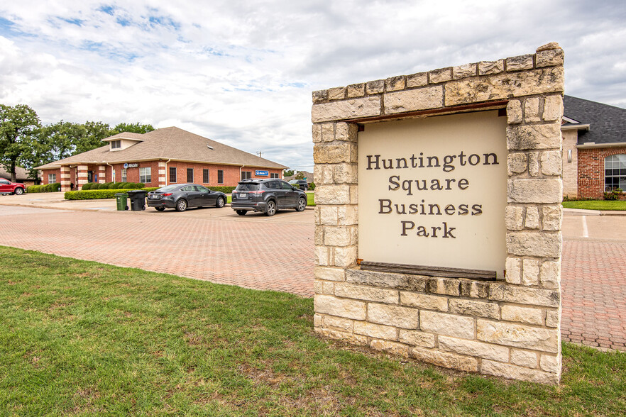 9289 Huntington Sq, North Richland Hills, TX en alquiler - Foto del edificio - Imagen 3 de 27