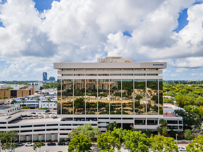 2655 Le Jeune Rd, Coral Gables, FL en alquiler - Foto del edificio - Imagen 3 de 14