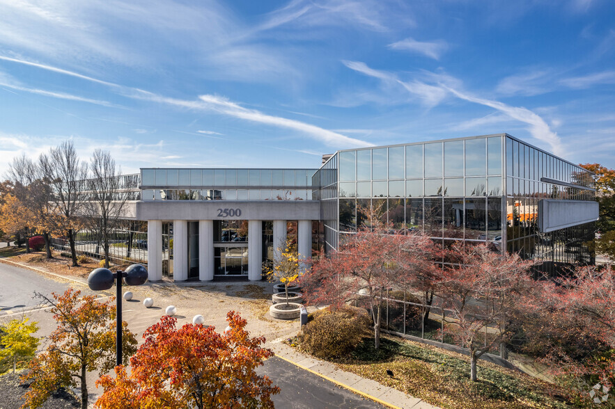 2500 Corporate Exchange Dr, Columbus, OH en venta - Foto del edificio - Imagen 1 de 23