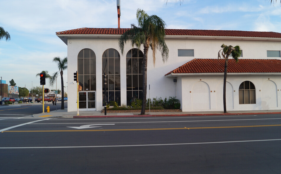 400 San Fernando Mission Blvd, San Fernando, CA en alquiler - Foto del edificio - Imagen 1 de 8