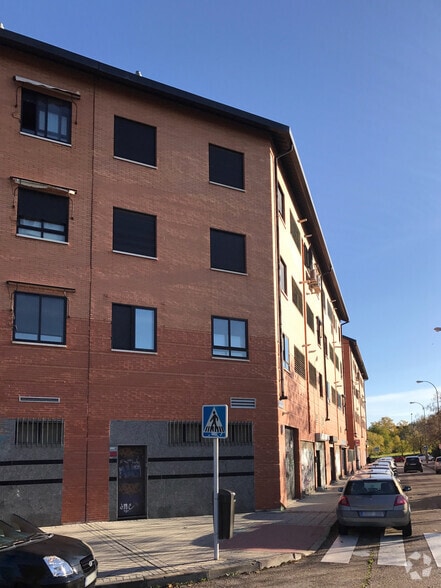 Calle de Rafaela Aparicio, 10, Madrid, Madrid en alquiler - Foto del edificio - Imagen 2 de 2