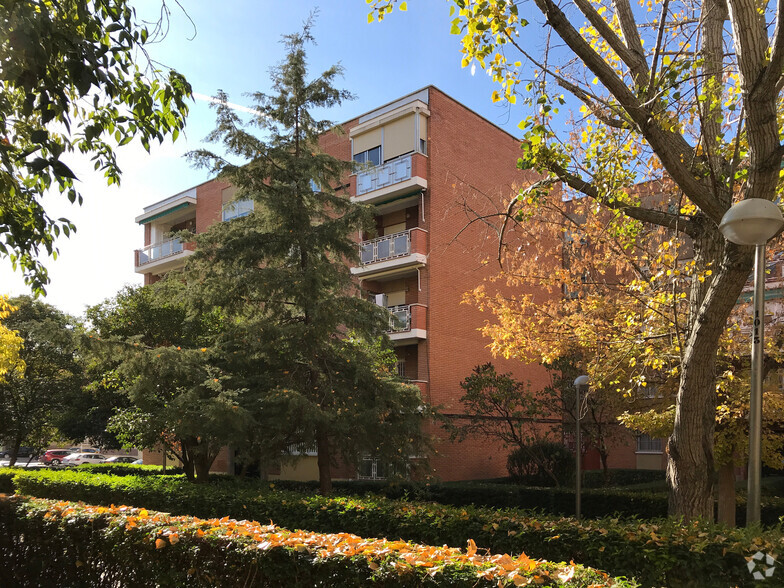 Calle Julia García Boután, 23, Madrid, Madrid en alquiler - Foto del edificio - Imagen 2 de 3