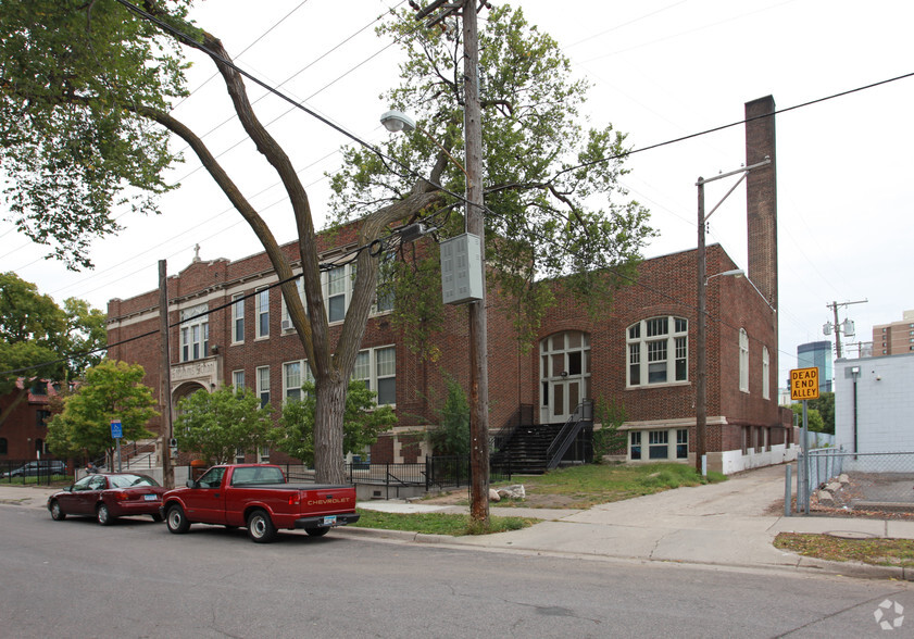 2123 Clinton Ave S, Minneapolis, MN en alquiler - Foto del edificio - Imagen 2 de 2