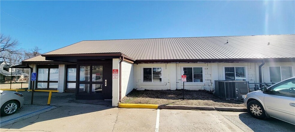 600 E Mary St, Yates Center, KS en venta - Foto del edificio - Imagen 2 de 53