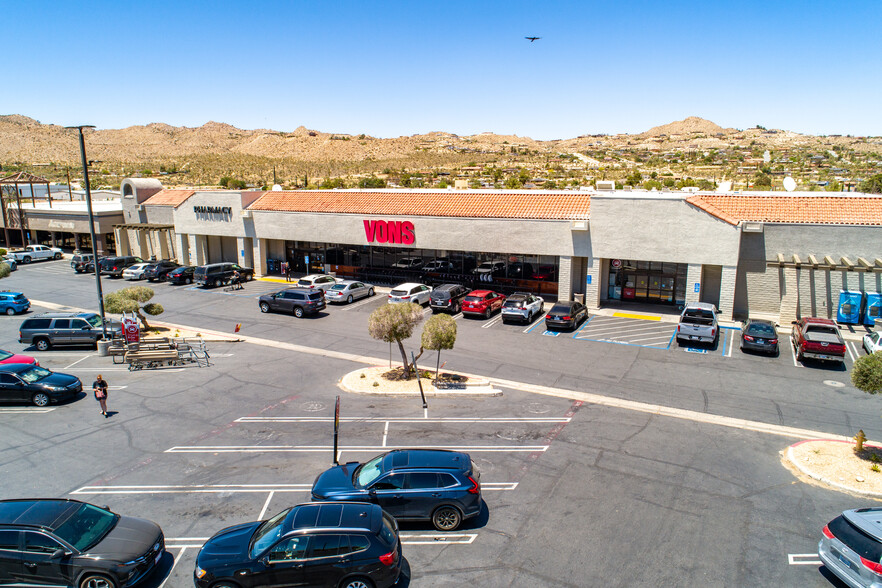 Vons Supermarket, Yucca Valley, CA en venta - Foto principal - Imagen 1 de 8