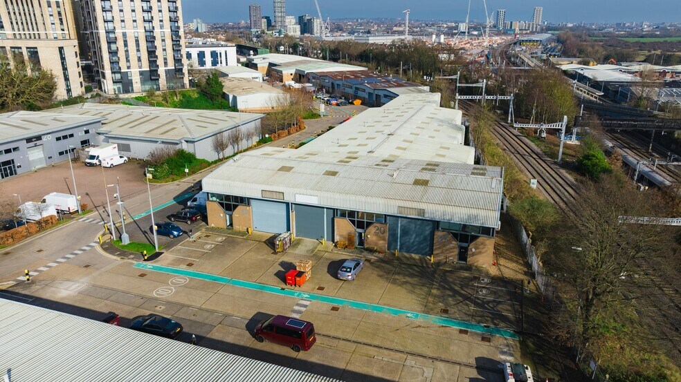 Victoria Rd, London en alquiler - Foto del edificio - Imagen 3 de 17