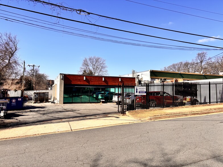 2842 Stuart Dr, Falls Church, VA en alquiler - Foto del edificio - Imagen 2 de 9