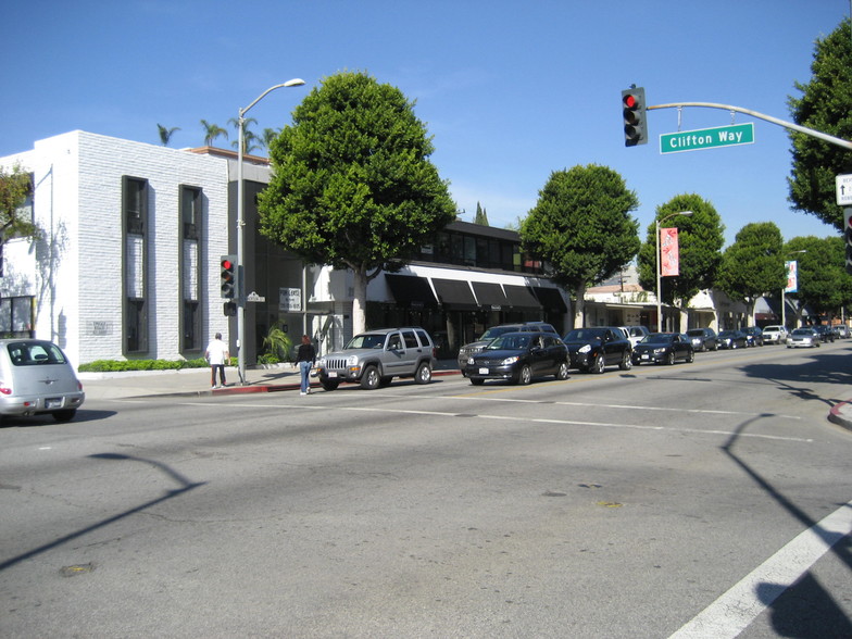 201-205 N Robertson Blvd, Beverly Hills, CA en alquiler - Foto del edificio - Imagen 2 de 10