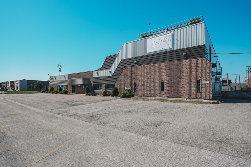 3300 Boul Industriel, Laval, QC en venta - Foto del edificio - Imagen 3 de 10