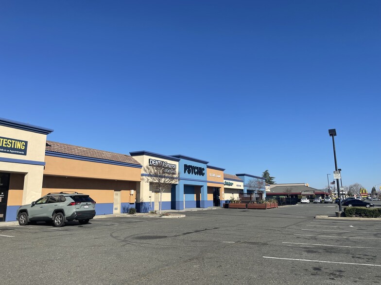 1941 Zinfandel Dr, Rancho Cordova, CA en alquiler - Foto del edificio - Imagen 1 de 11