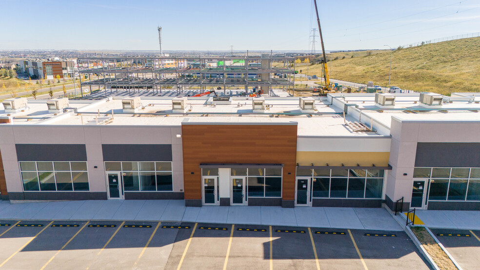 246 Nolanridge Cres NW, Calgary, AB en alquiler - Foto del edificio - Imagen 2 de 22