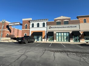 5651 Pebble Village Ln, Noblesville, IN en alquiler Foto del edificio- Imagen 2 de 5