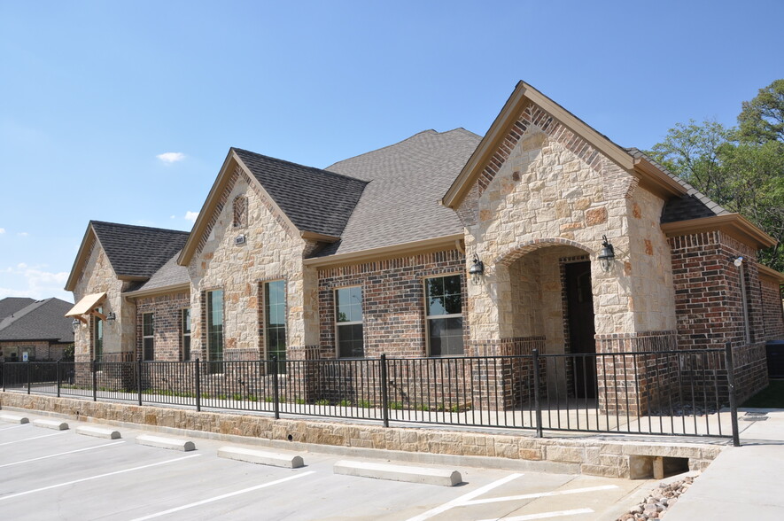 8609 Mid Cities Blvd, North Richland Hills, TX en alquiler - Foto del edificio - Imagen 2 de 8