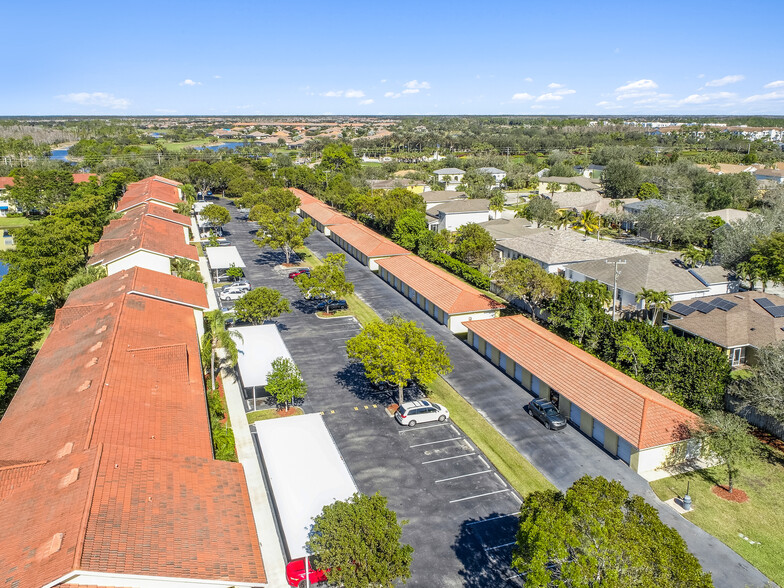 8243 Key Royal Cir, Naples, FL en venta - Foto del edificio - Imagen 3 de 6