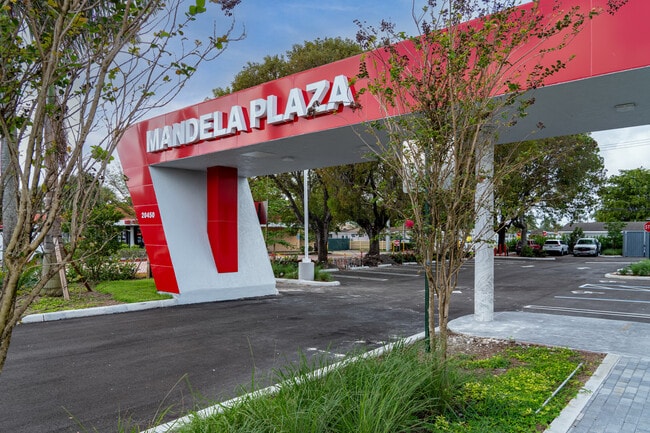 Más detalles de 20450 NW 2nd Ave, Miami, FL - Clínica, local en alquiler