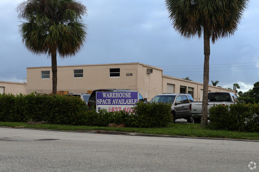 4248 Westroads Dr, West Palm Beach, FL en alquiler - Foto del edificio - Imagen 1 de 2