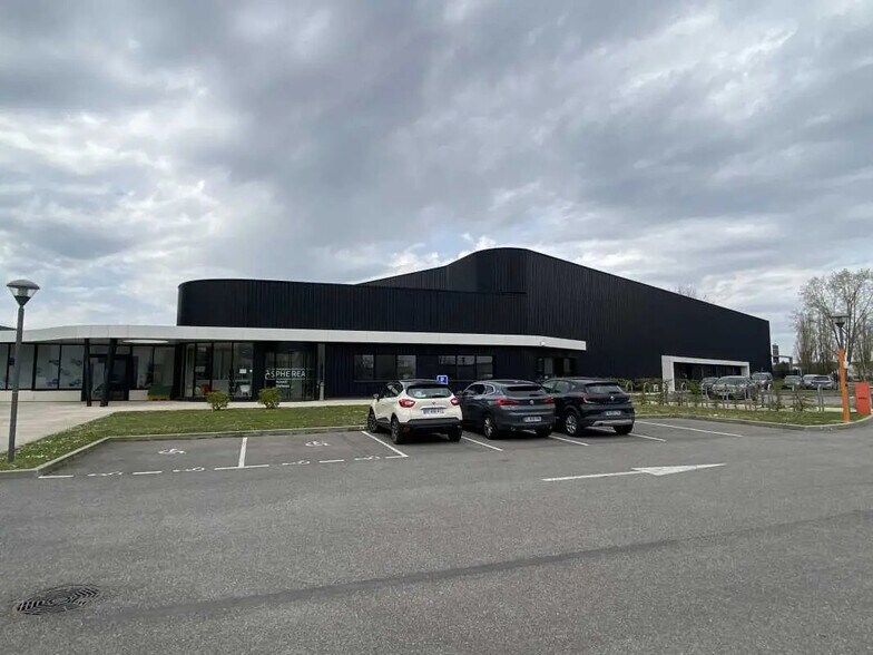 8 Rue Du Maréchal De Lattre De Tassigny, Élancourt en alquiler - Foto del edificio - Imagen 1 de 10