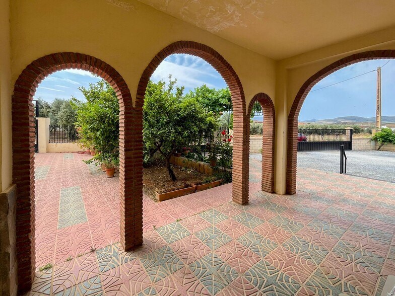 Local en Granada en venta - Vestíbulo - Imagen 3 de 21