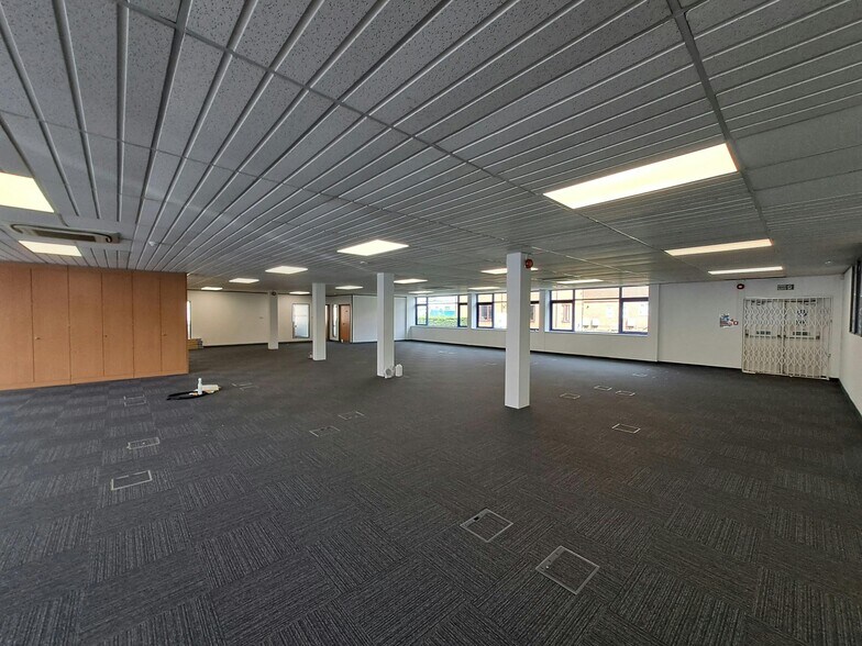 37 Gatwick Rd, Crawley en alquiler - Foto del interior - Imagen 1 de 37