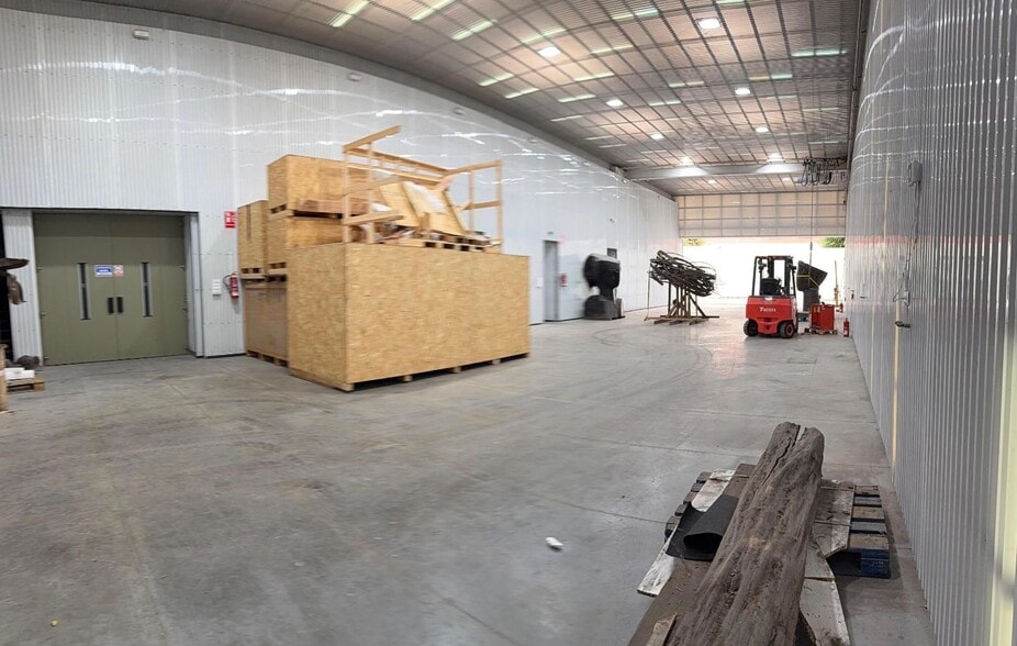 Nave en Madrid, Madrid en venta - Foto del edificio - Imagen 2 de 11