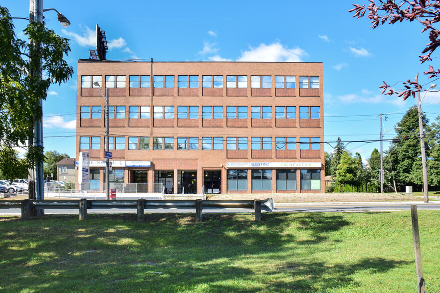 4256 Bathurst St, Toronto, ON en alquiler - Foto del edificio - Imagen 1 de 4