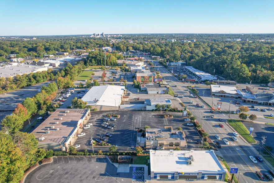 2500 Battleground Ave, Greensboro, NC en alquiler - Foto del edificio - Imagen 3 de 5