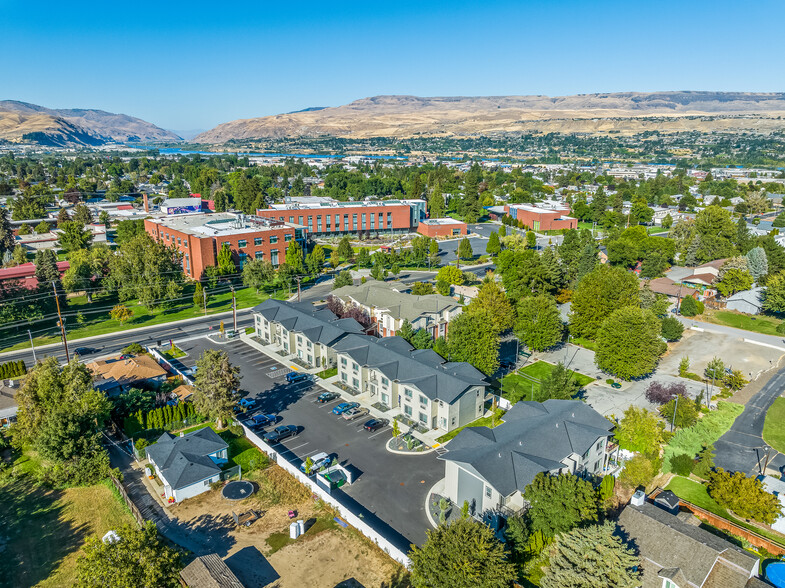 1417 5th St, Wenatchee, WA en venta - Vista aérea - Imagen 1 de 23