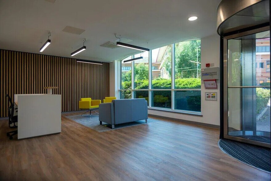 5 Mondial Way, Hayes en alquiler - Foto del edificio - Imagen 2 de 7