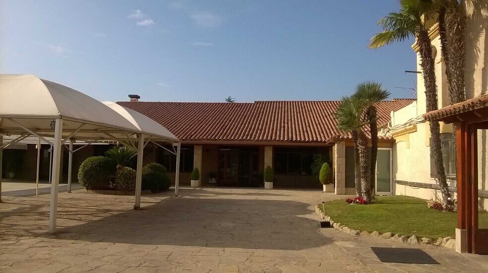 Hotel y hospedaje en Castellar del Vallès, Barcelona en venta - Foto del edificio - Imagen 2 de 11