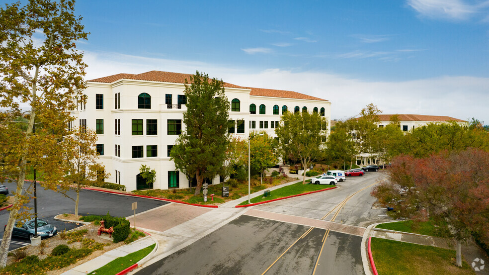 24025 Park Sorrento, Calabasas, CA en alquiler - Foto del edificio - Imagen 2 de 8