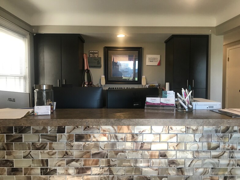 18555 Fort St, Riverview, MI en venta - Foto del interior - Imagen 3 de 6