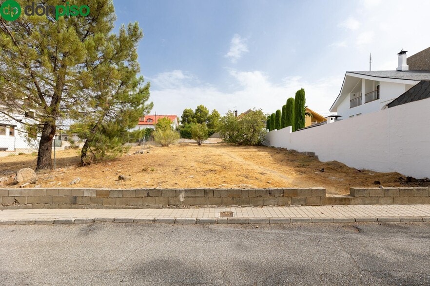 Calle Cerrillo Redondo, 166, La Zubia, Granada en venta - Foto del edificio - Imagen 3 de 14