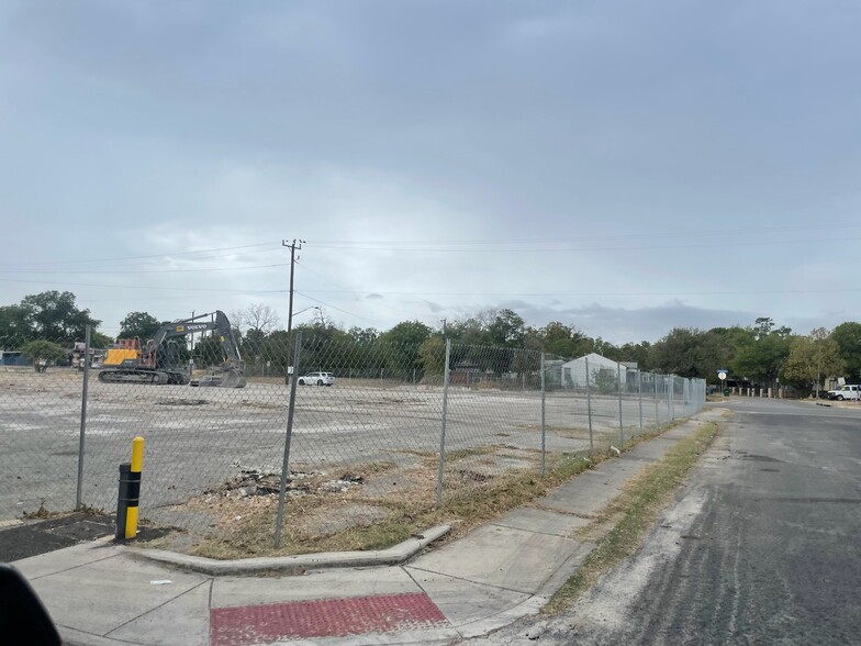 3402 S Zarzamora St, San Antonio, TX en alquiler - Foto de la construcción - Imagen 1 de 2