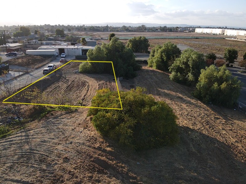 1775 1/2 Acre st, Norco, CA en venta - Foto del edificio - Imagen 2 de 2