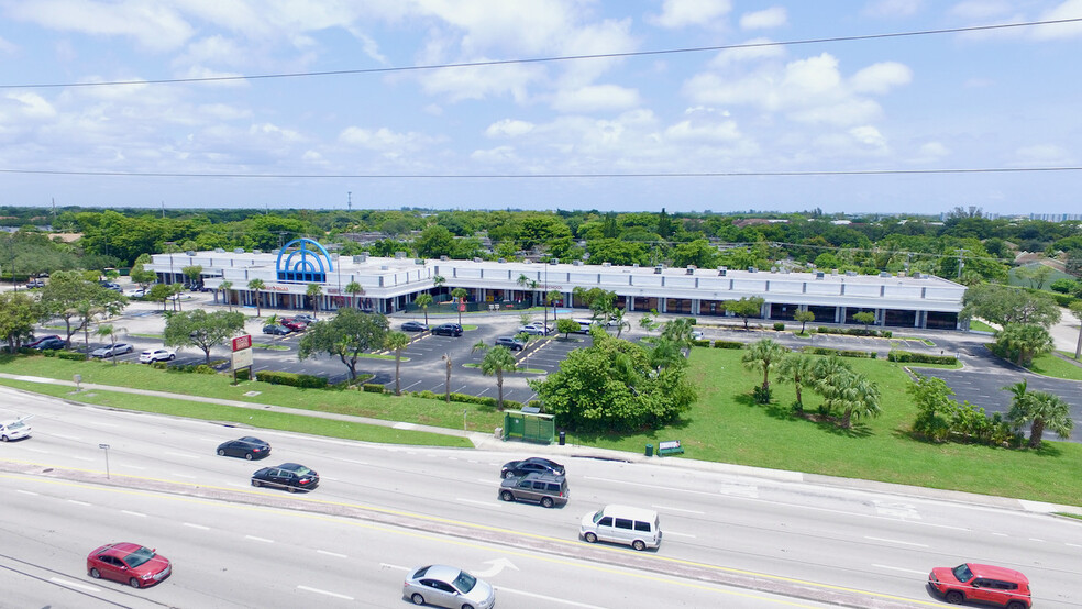 2901 W Oakland Park Blvd, Oakland Park, FL en alquiler - Foto del edificio - Imagen 3 de 14