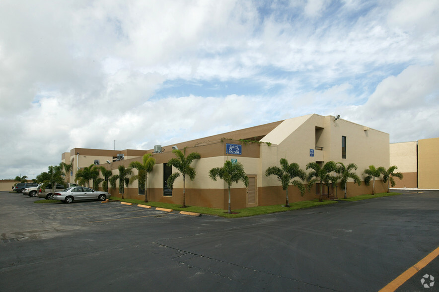 5052-5094 NW 74th Ave, Miami, FL en alquiler - Foto del edificio - Imagen 2 de 7