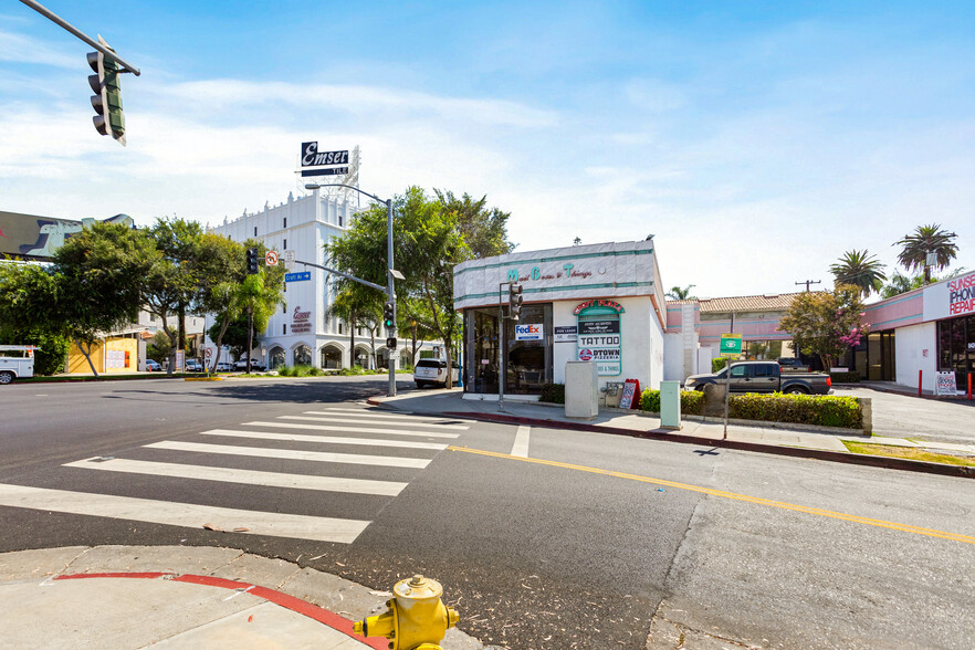 8424 Santa Monica Blvd, West Hollywood, CA en alquiler - Foto del edificio - Imagen 3 de 3