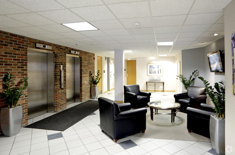 1 Tara Blvd, Nashua, NH en alquiler - Lobby - Imagen 3 de 10