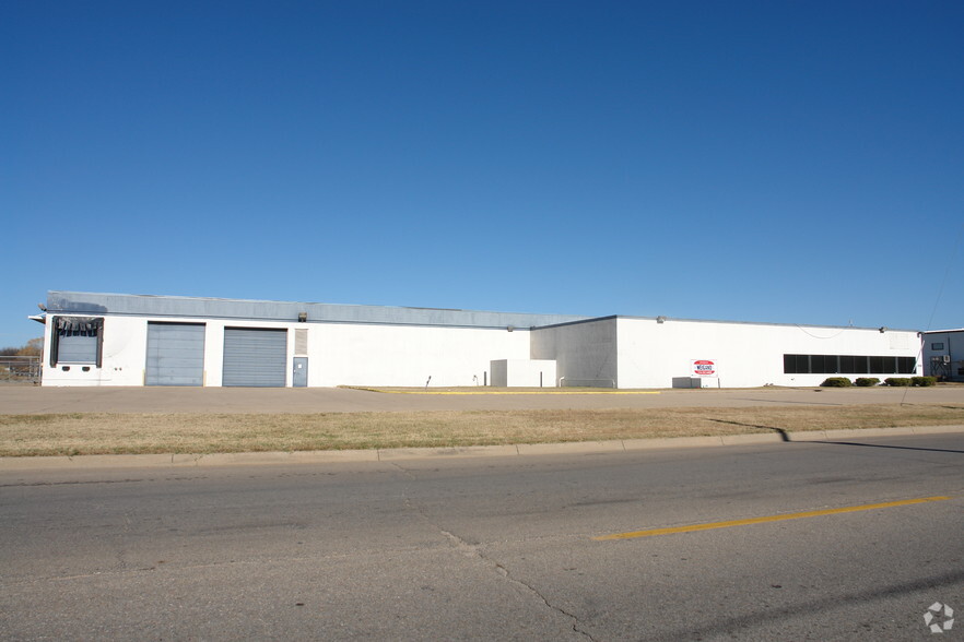 2118 W Harry St, Wichita, KS en alquiler - Foto principal - Imagen 1 de 4