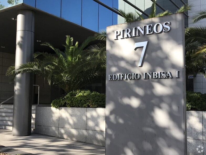 Avenida de Pirineos, 7, San Sebastián de los Reyes, Madrid en alquiler - Foto del edificio - Imagen 2 de 26