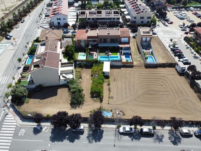 Más detalles de Carrer Illes Canàries, 9, Pineda de Mar - Terreno en venta