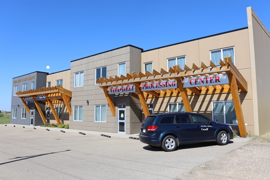 5220 Duncan Ave, Blackfalds, AB en venta - Foto del edificio - Imagen 2 de 9