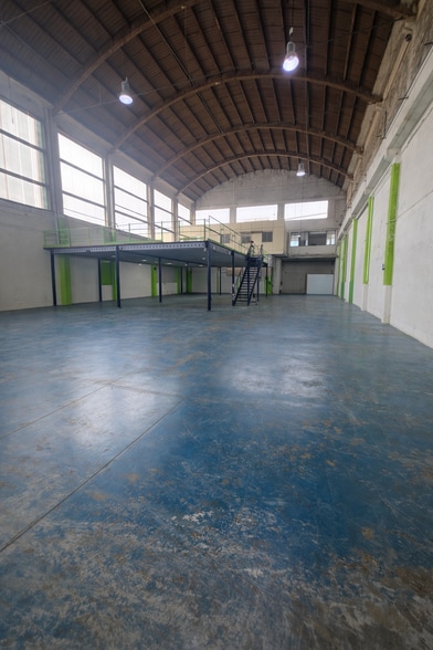 Nave en L'Hospitalet de Llobregat, Barcelona en alquiler - Foto del edificio - Imagen 3 de 9