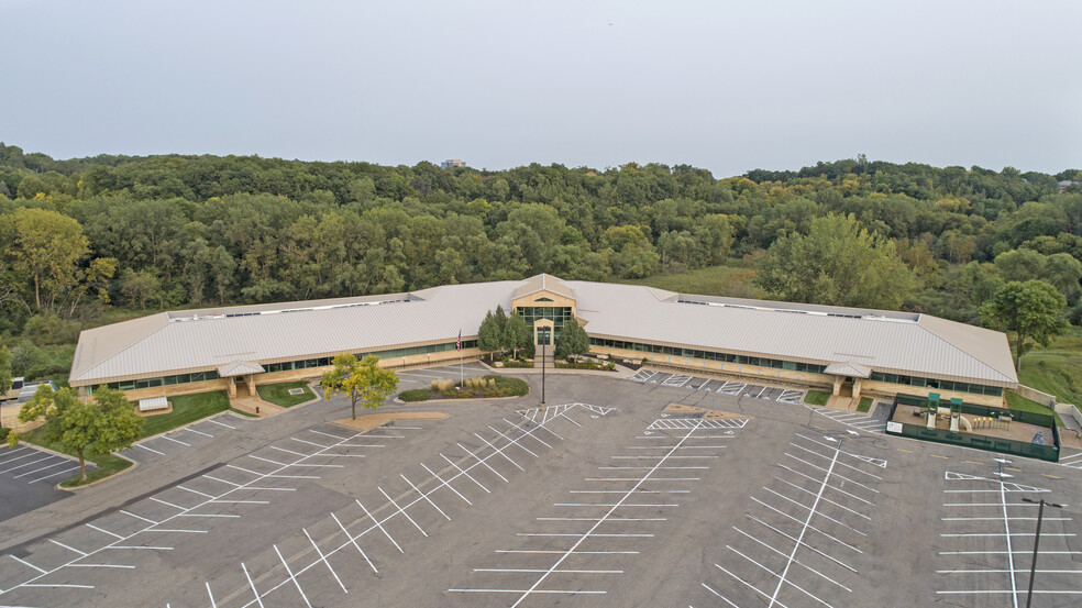 12301 Whitewater Dr, Minnetonka, MN en alquiler - Foto del edificio - Imagen 2 de 7