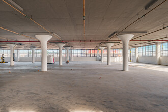 236-276 Greenpoint Ave, Brooklyn, NY en alquiler Foto del interior- Imagen 1 de 6